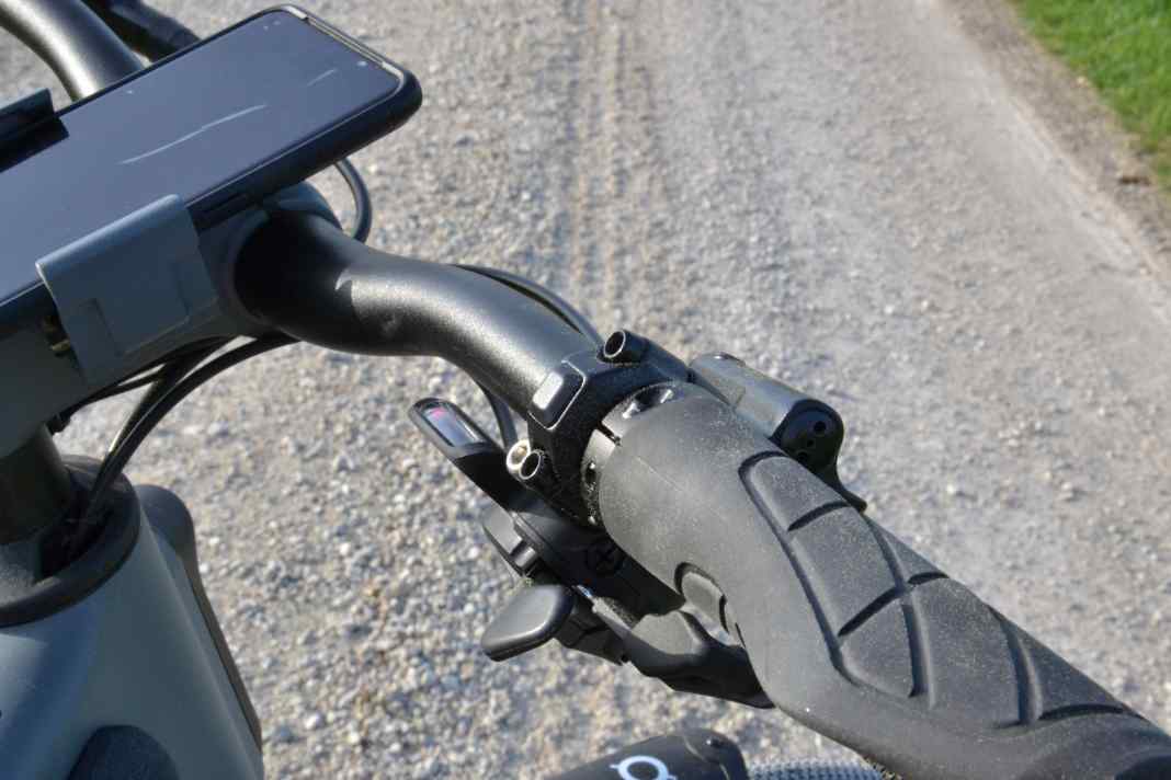 Den Controller für den Motor sieht man kaum. Er reagiert leicht verzögert und wirkt etwas minderwertig.