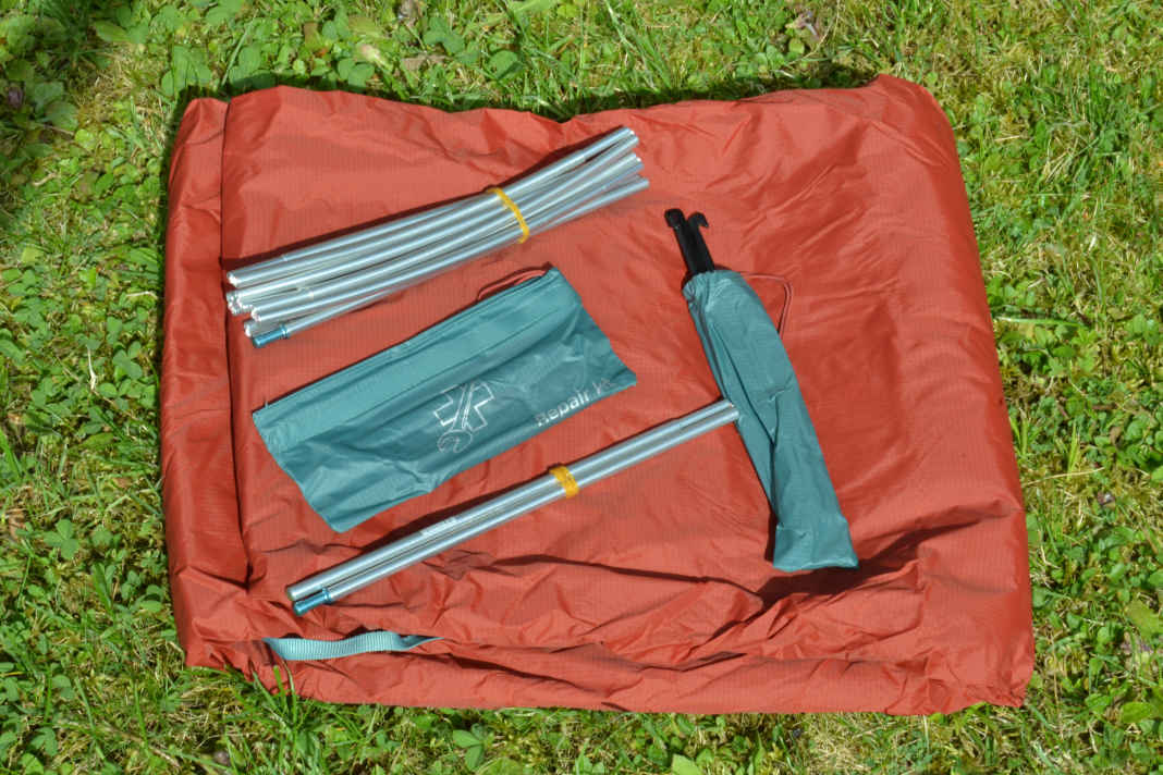 A lot of poles for a one-person tent. Nevertheless, the Ferrino Piuma 1 is the lightest set in the test - at 1016 grams.