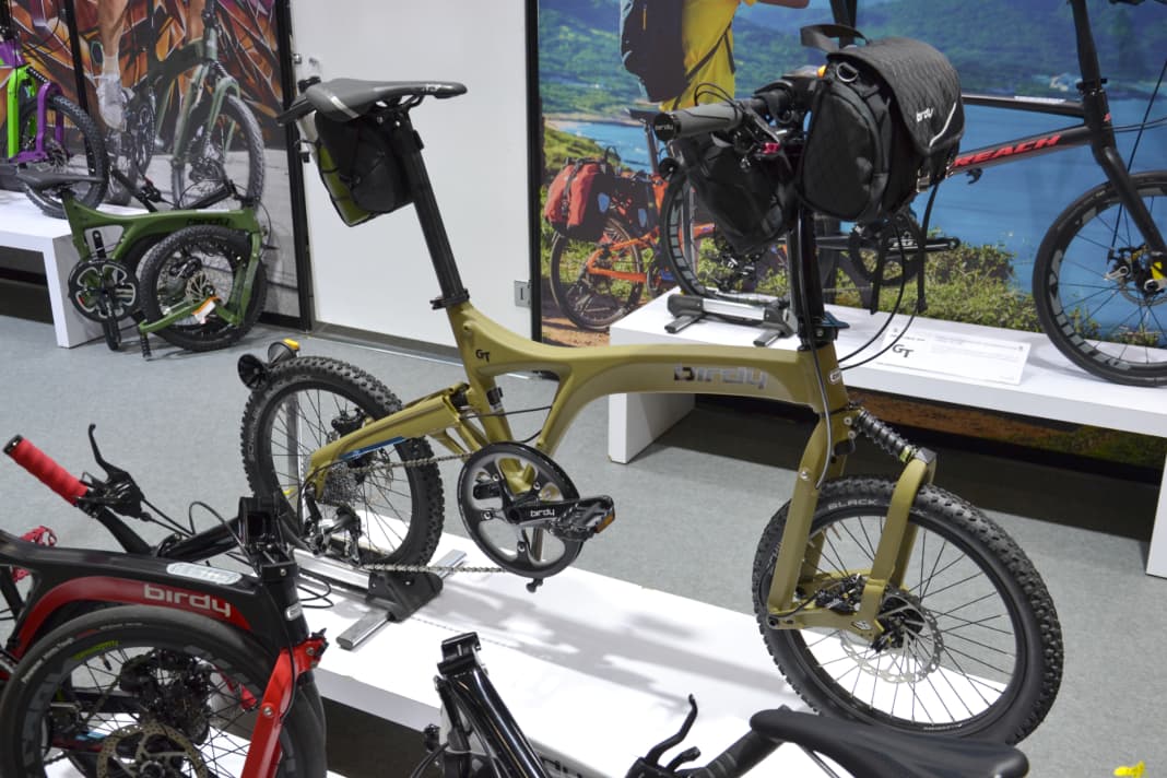 Das Birdy GT ist ein 20-Zoll-Faltrad und eines von vielen Modellen des Herstellers – und auf der Messe eines von vielen Falträdern.