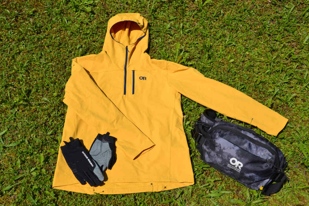 Vom US-Hersteller Outdoor Research (OR) kommen diese drei Teile zum Fahrradfahren: Softshell-Jacke, Hip Bag und Handschuhe fürs MTB.