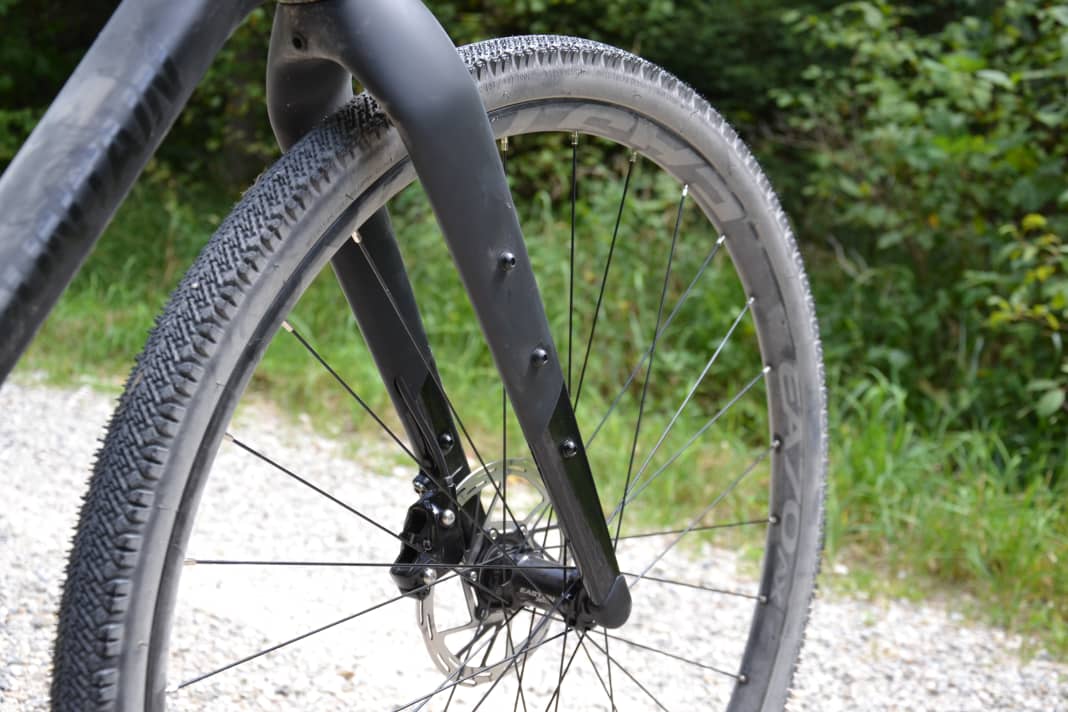 Pockets can be mounted on the fork. Three points are provided on both sides.