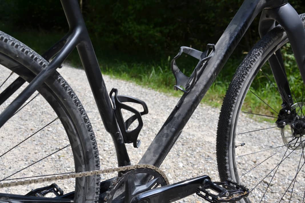 Two bottle cages are already included with the 5000-euro Solo.
