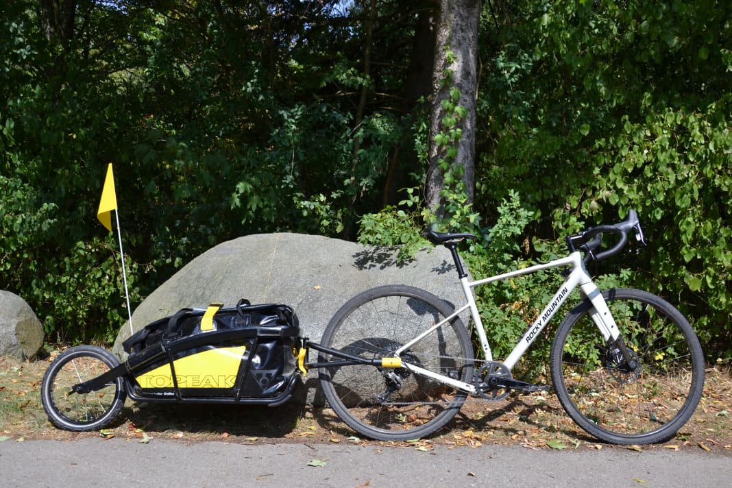 When someone goes on a journey ... sometimes you have to take a lot with you. The single-track Topeak Journey Trailer bike trailer, for example, helps with this.