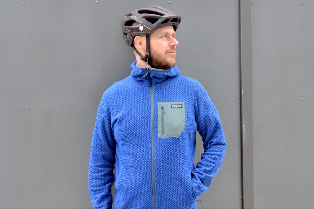 The Patagonia R1 Air Full-Zip Hoody is lightweight and has a zigzag structure.
