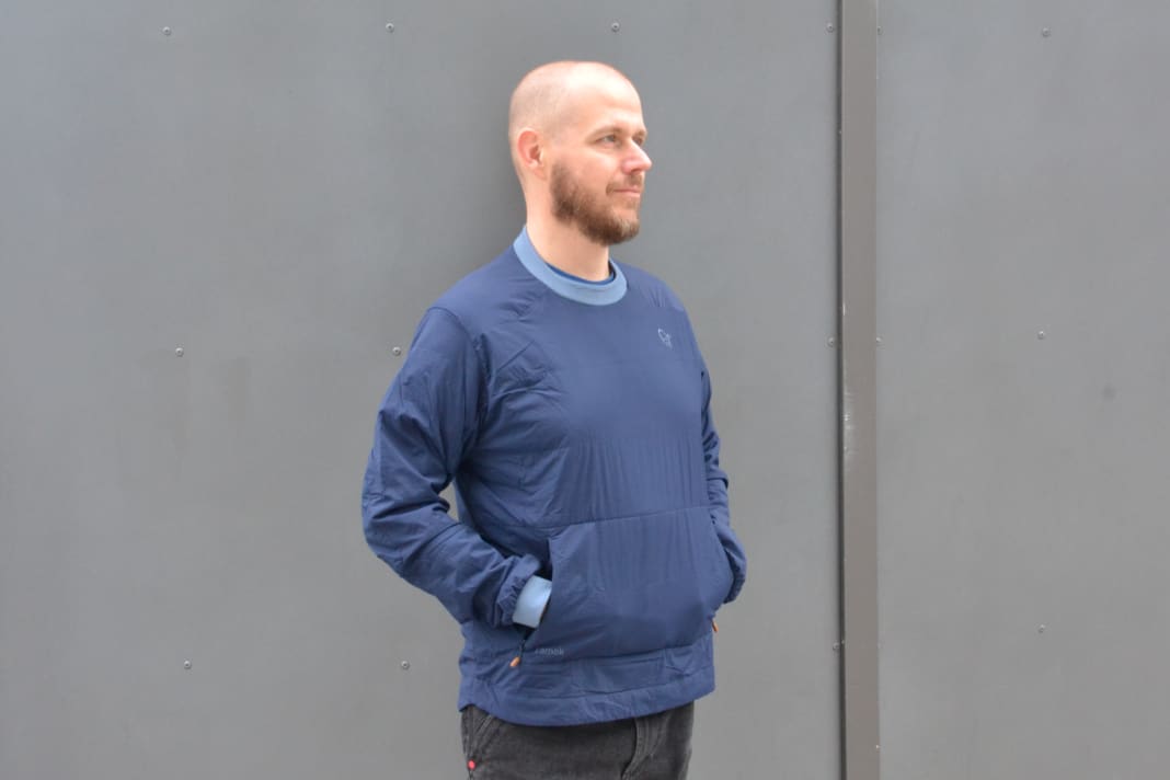Zum Norrøna tamok Alpha Crewneck Pulli - machen wir es kurz: super leicht und super warm.
