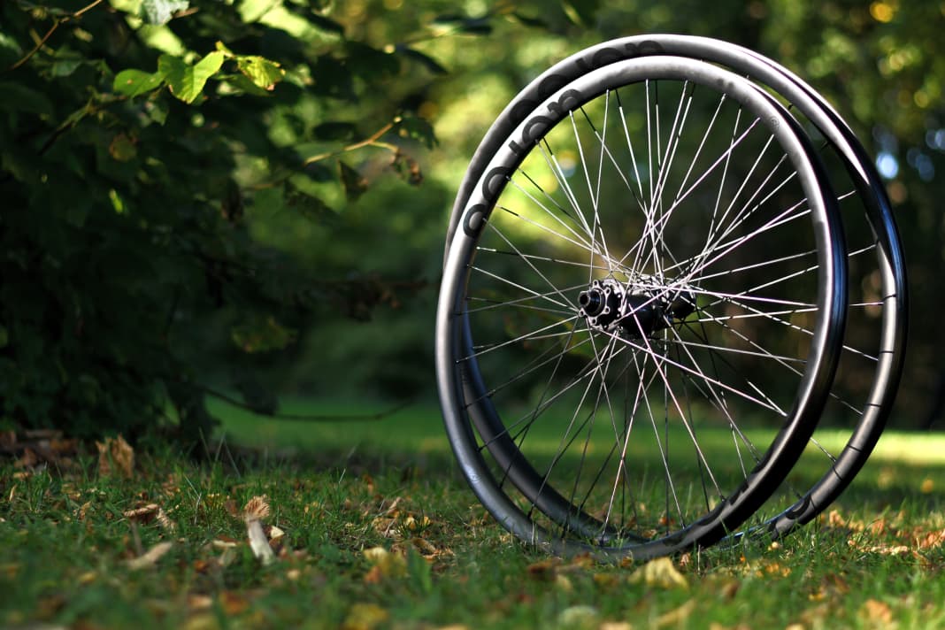 Light, stylish, stable and not even particularly expensive: the Acros Enduro Carbon wheels are the nitro boost for any bike with a little more suspension travel.