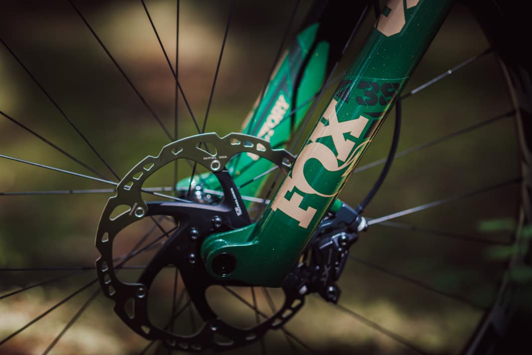 Hopefully Fox will extend the special paint job to other fork models.