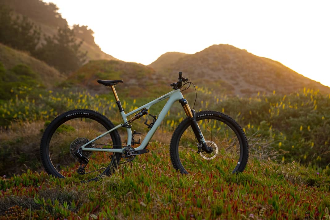 Exclusive double: Specialized presents two new superbikes in the Epic family.