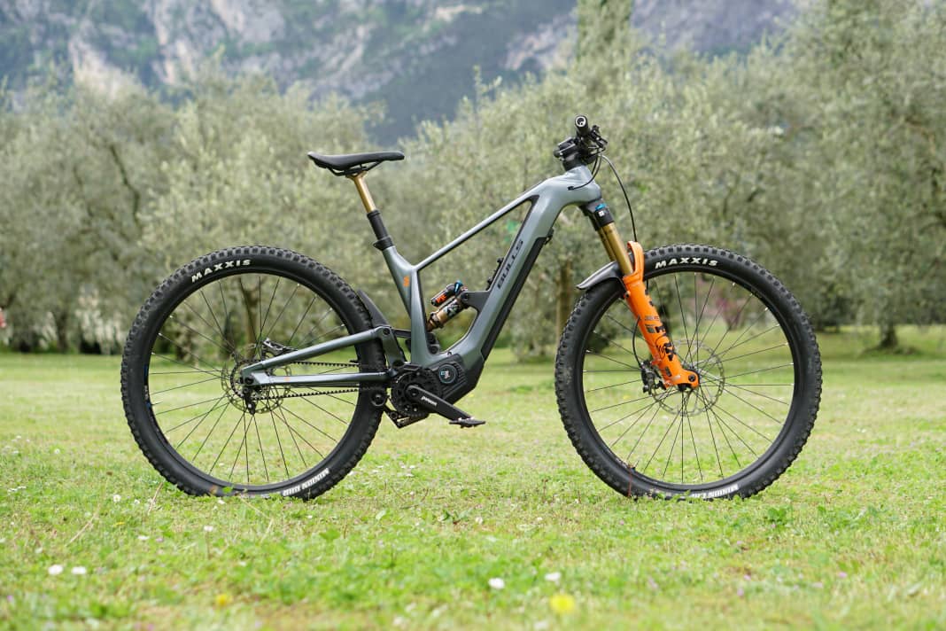 Das Vuca Evo AM2 kommt mit edlem Fox-Factory-Fahrwerk (38er-Gabel) und Shimano-XT-Bremsen. Damit ist es das Highlight der Serie.