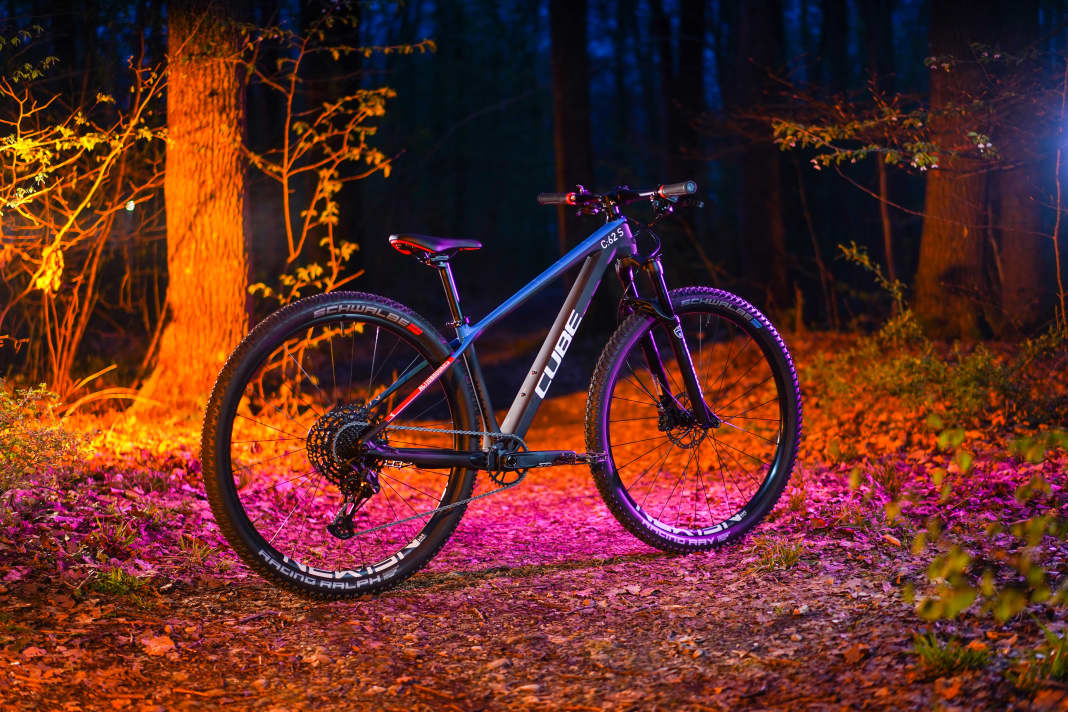 Das Cube Elite C:62 Rookie sieht schon im Stand schnell aus.