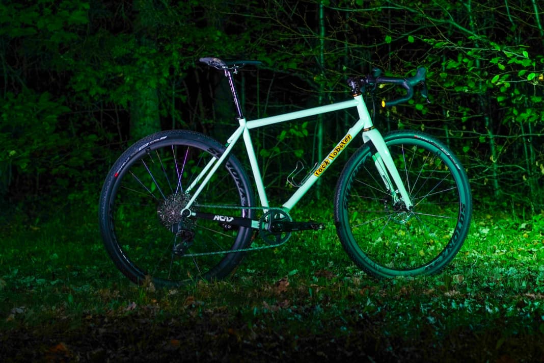 The slim silhouette reveals that the frame of the Rock Lobster is welded from steel. The fork is made of carbon fibre.