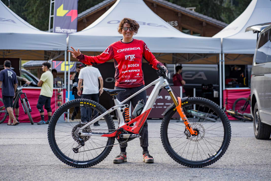 Schnelles Duo: Flo Espiñeira wurde auf ihrem Race-Enduro Orbea Wild Gesamtsiegerin in der EDR-E, der neu geschaffenen E-Enduro-Serie im UCI-Worldcup.
