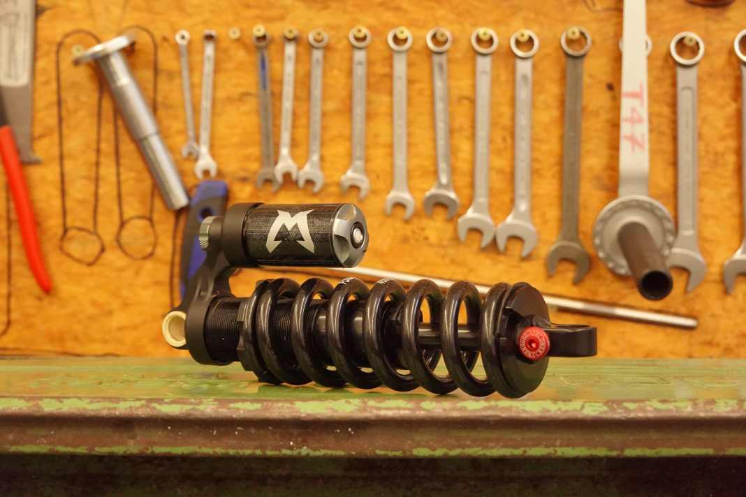 Online schon ab 300 € erhältlich – perfekt, um die Performance eines Stahlfederdämpfers hautnah zu erleben, ohne das Budget zu sprengen.