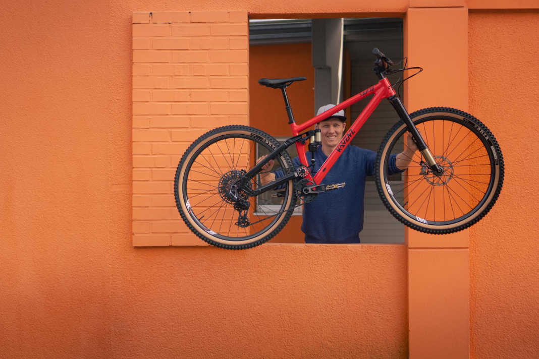 Kavenz-Chef Giacomo und das VHP12 mit Top-Ausstattung. Gewicht laut Hersteller: 13,5.