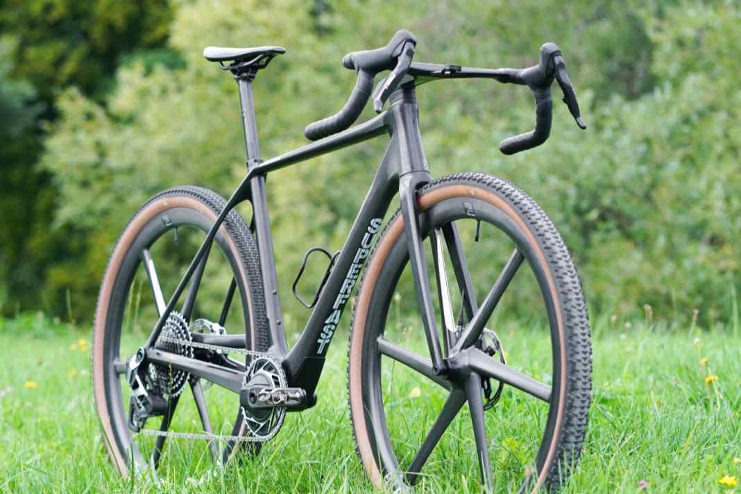 Batmobile: Bike Ahead Superfast | Weight: 6.85 kilos | Price: 13,499 euros...  Photo: Bike Ahead