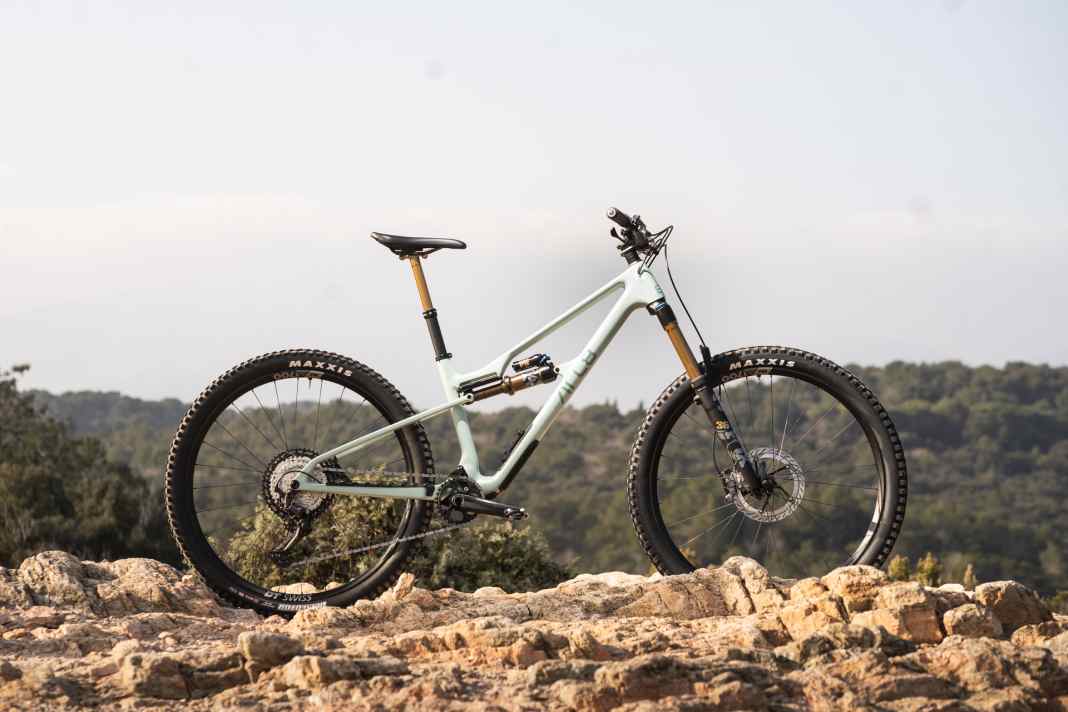 Arc8 Extra Air Fox Factory  XT / 13,8 kg / 160/160 mm / 29" / 7499 Euro / Carbon