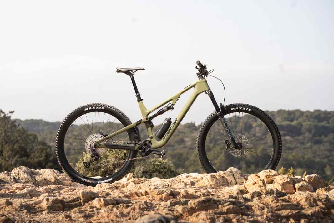 Merida One-Forty 6000 / 15,2 kg1 / 150/143 mm / 29" / 5199 Euro / Carbon