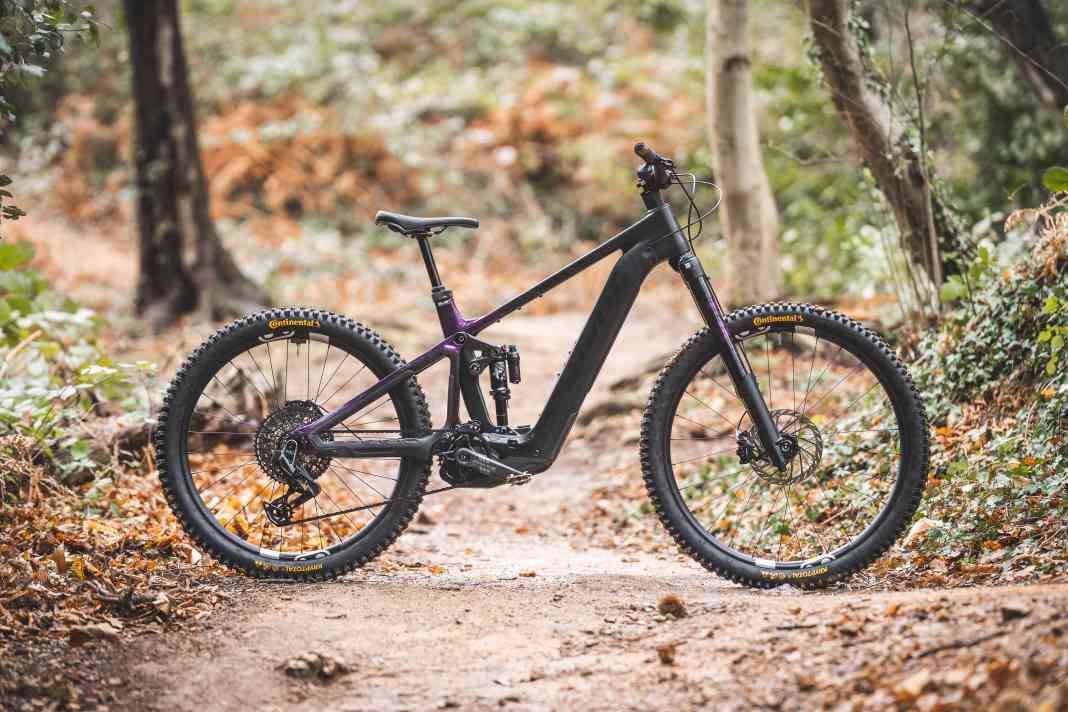 Pivot Shuttle LT Pro // Bosch Perf. CX-R // Powertube 800 Wh // 170/162 mm // 29/27.5 inches // 24.0 kg // 12,299 euros