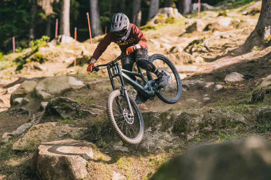 Monster truck mode - roots, stones, braking bumps? The Tues rolls everything flat.