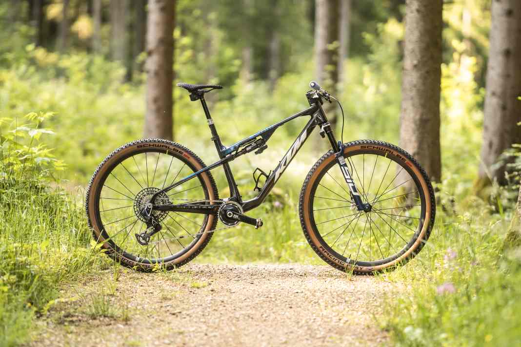 KTM Scarp Exonic Evo 3 / 10,5 kg1  / 110/105 mm / 29" / 12.999 Euro / Carbon