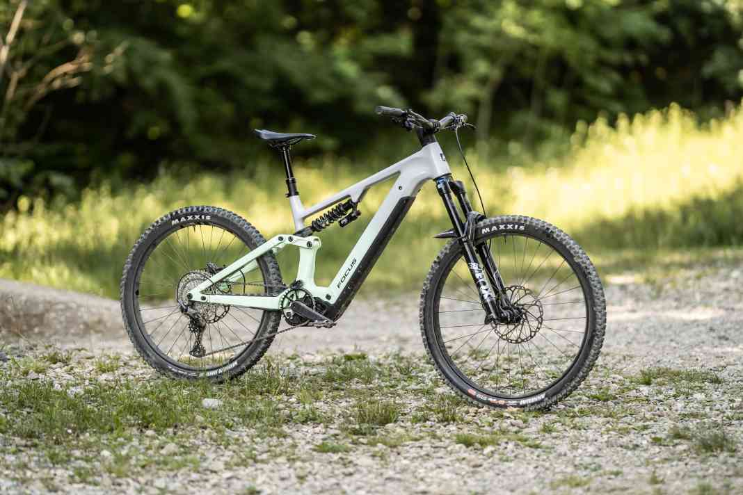 Length runs! The Focus Sam² is consistently designed for full throttle on difficult descents.