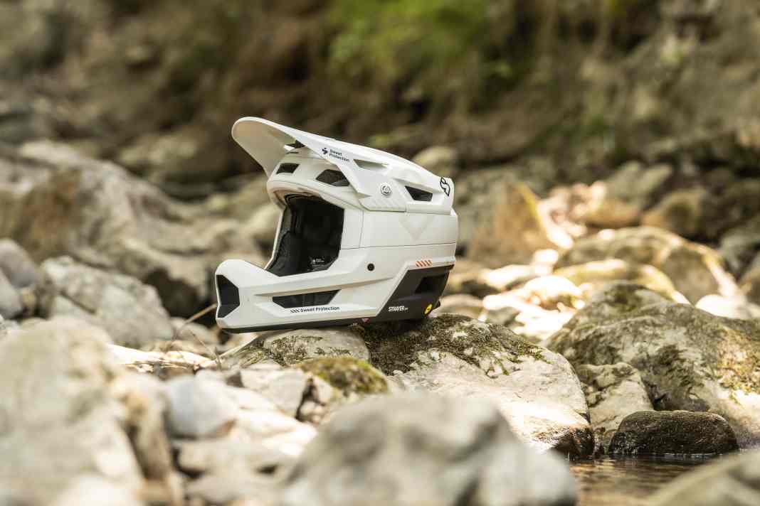 The Strayer is the lightweight full face from Sweet Protection.