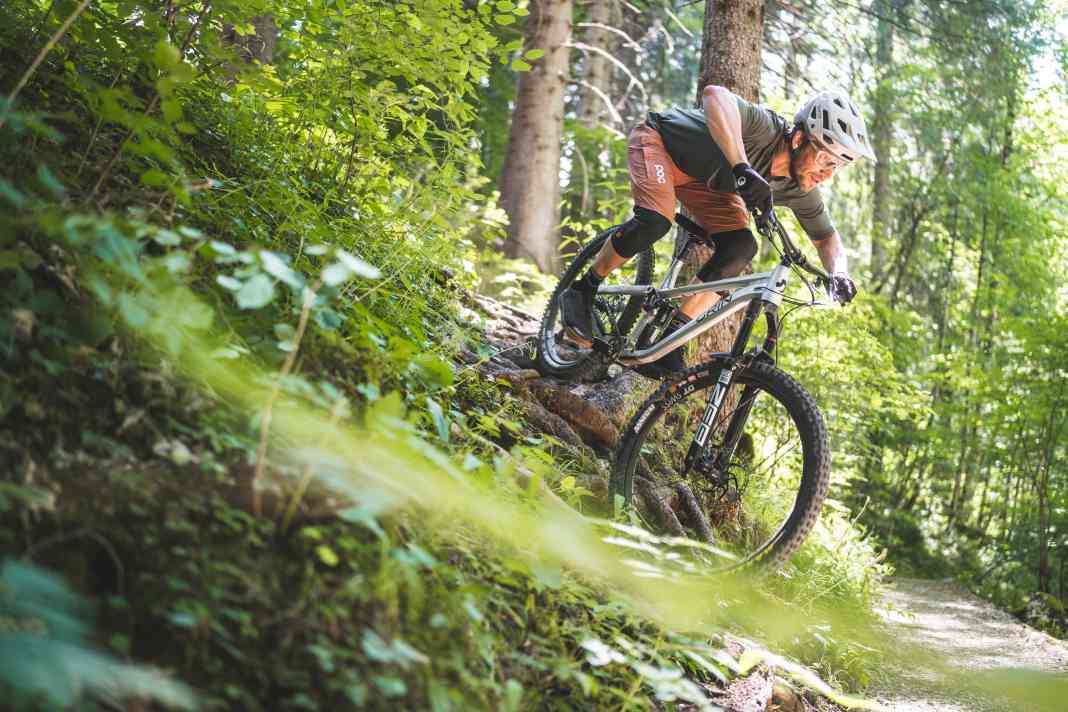Will the brand new Grin One production bike be able to compete with the established Last Coal MX? A showdown in the BIKE test duel.