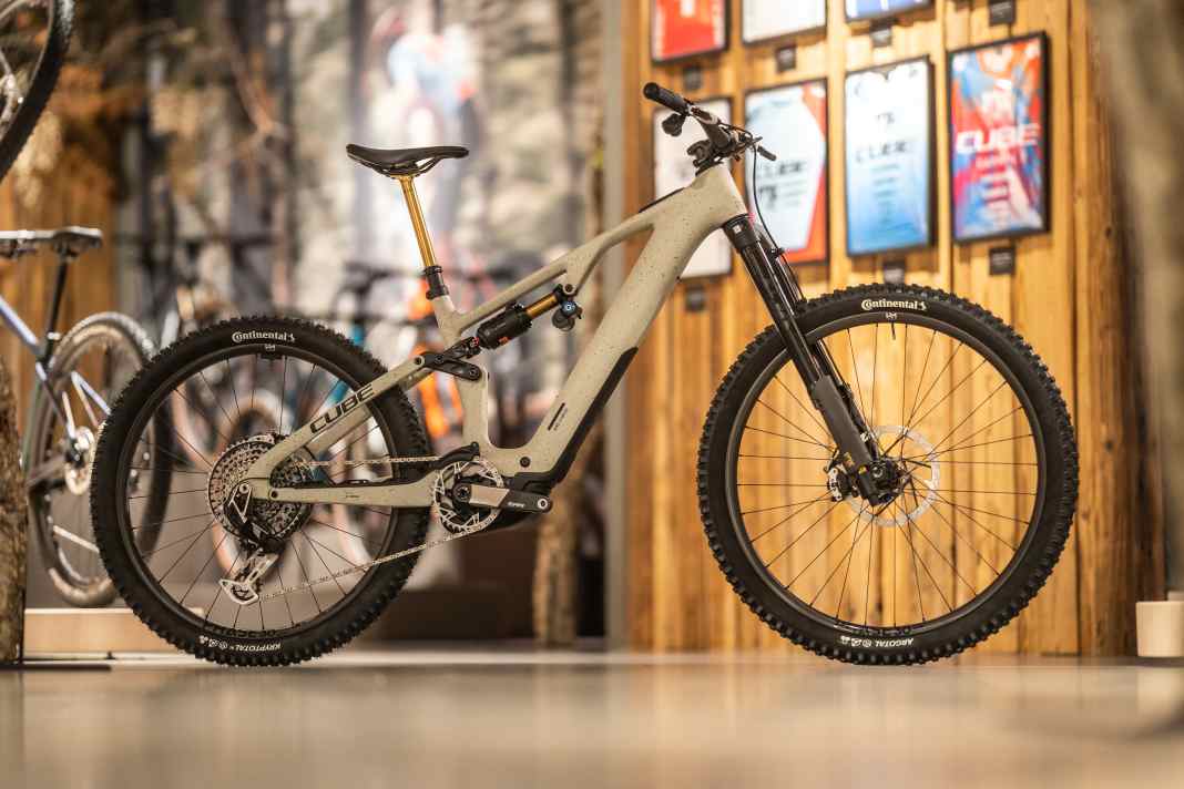 Trail beast from Bavaria: With a lightweight drive concept, fat suspension travel and mullet setup, the Cube AMS Hybrid 177 is probably the most fun E-Enduro in the company's history.