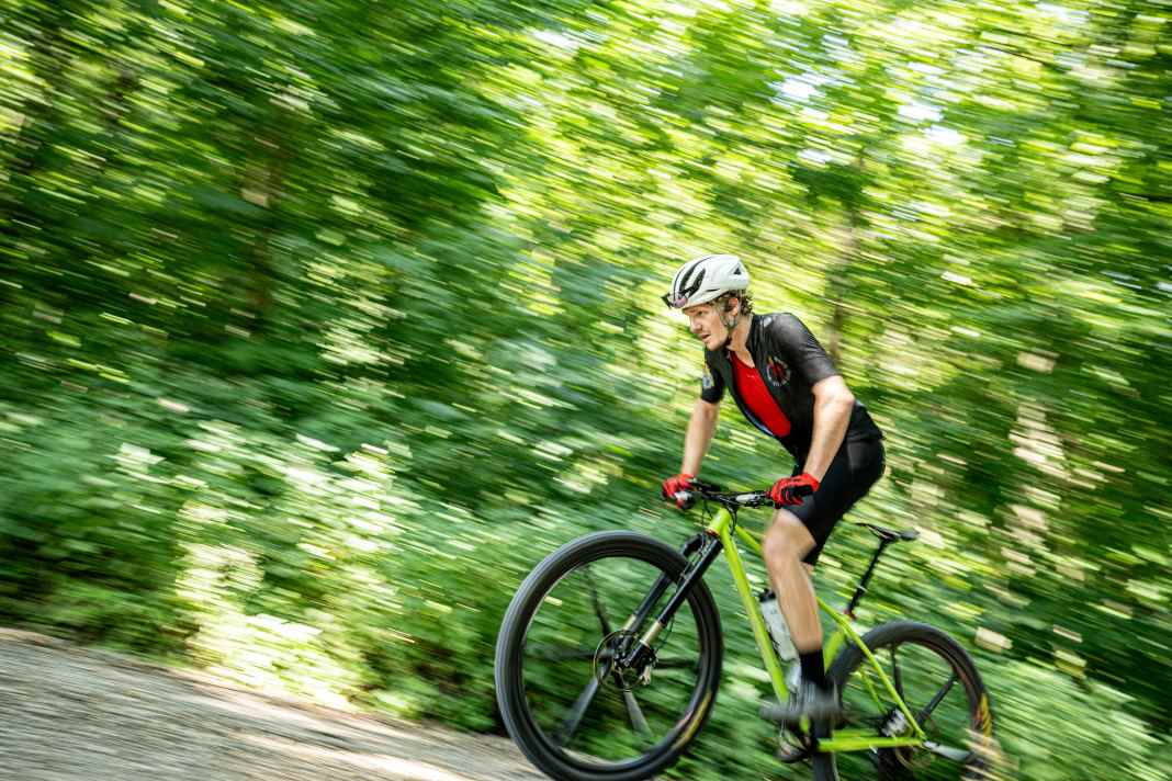 Einmal Mount Everest und zurück: BIKE-Redakteur Jan Timmermann will mit dem 32-Zoll-Mountainbike auf das Dach der Welt.