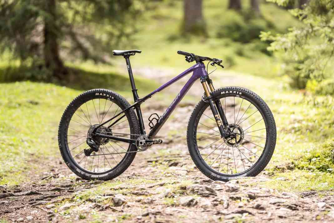 Das Merida Big.Nine 10K würde sich auch auf dem Heckträger des Batmobils gut machen.