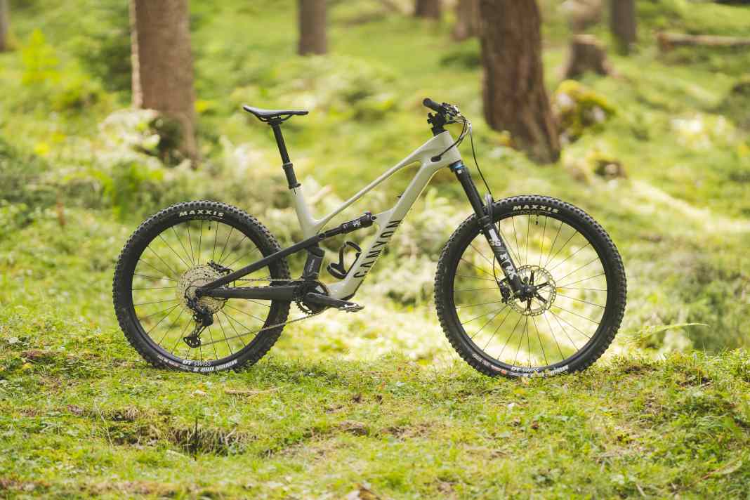 Canyon Spectral:Onfly CF9: 18,9 kg / 160/150 mm / Mullet / 6299 Euro