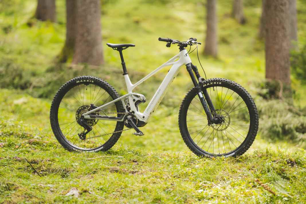 Das Sly ist Mondrakers günstigstes Light-Bike und kommt mit Alu-Rahmen aber aufwändigem Hinterbau.