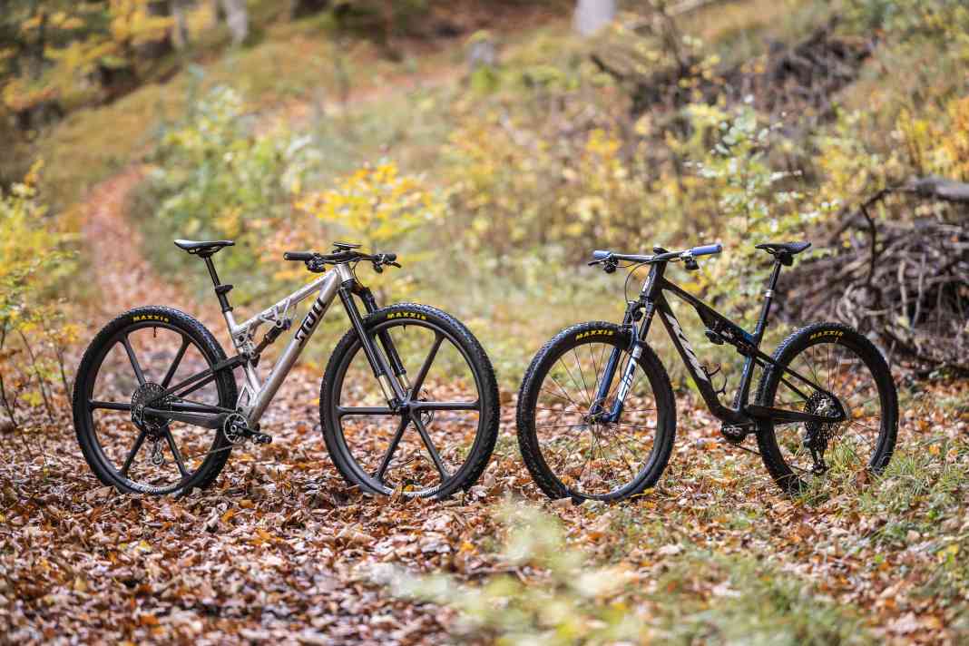 Our first 32-inch showdown: How does the Stoll prototype with 32-inch wheels compare to an established 29er from KTM?