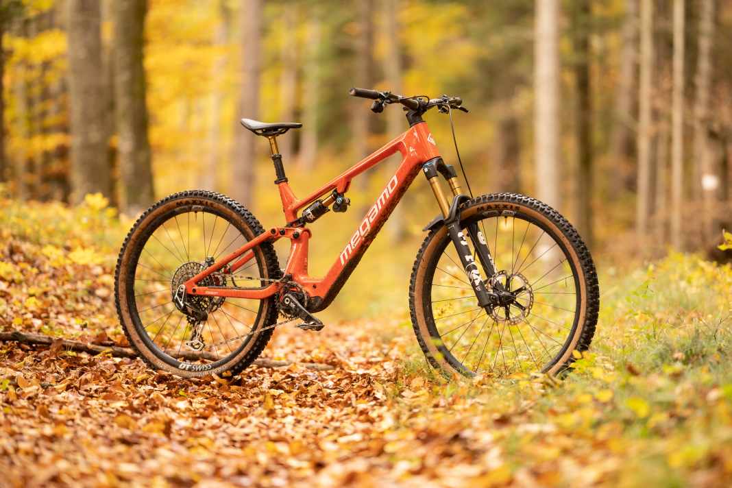 Das Megamo Reason CRB ist ein schlanker Allrounder zwischen All Mountain und Enduro.