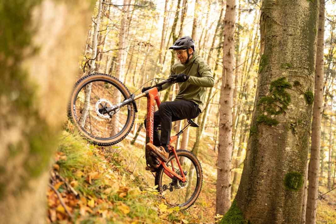 What's going on here? The Avinox motor in the Megamo Reason CRB makes extreme climbs possible.
