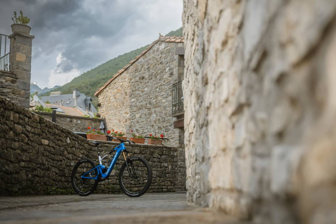 Mondraker Neat RR SL: 11,999 euros // TQ HPR 50 (50 Nm) // 360 Wh (removable) // 18.05 kg // 160/150 mm // 29 inches