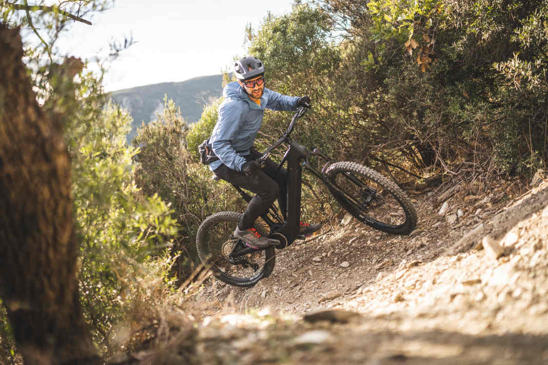 The Stevens is confident on the climbs. The Bosch motor and tyres can cope with almost anything uphill.