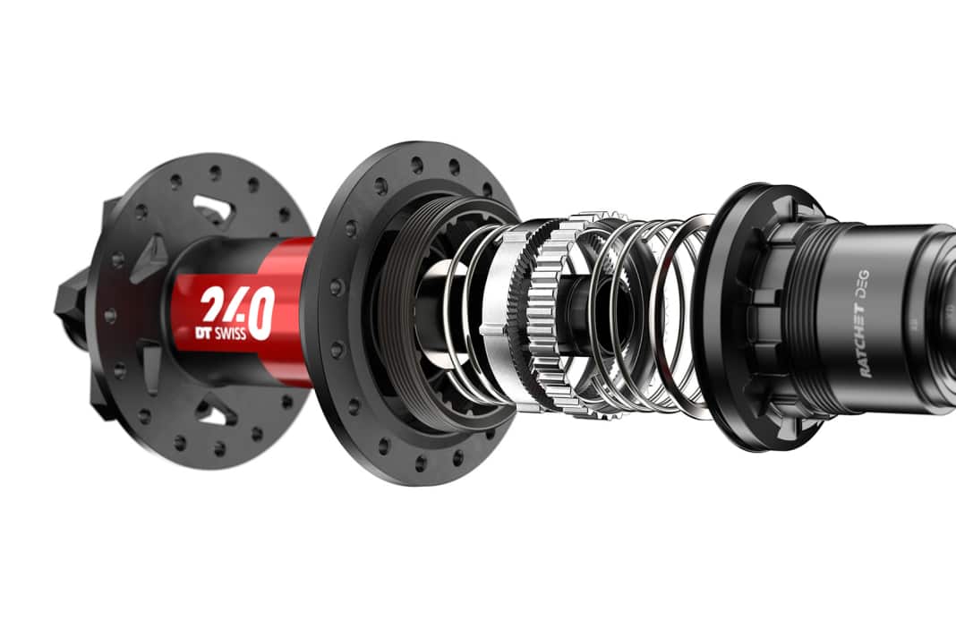 Depending on the setting, the freewheel can rotate an additional 0, 10 or 20 degrees in the hub shell, independently of the pawls. This gives the crank more freedom of movement, which decouples the drive from the suspension up to a certain degree.