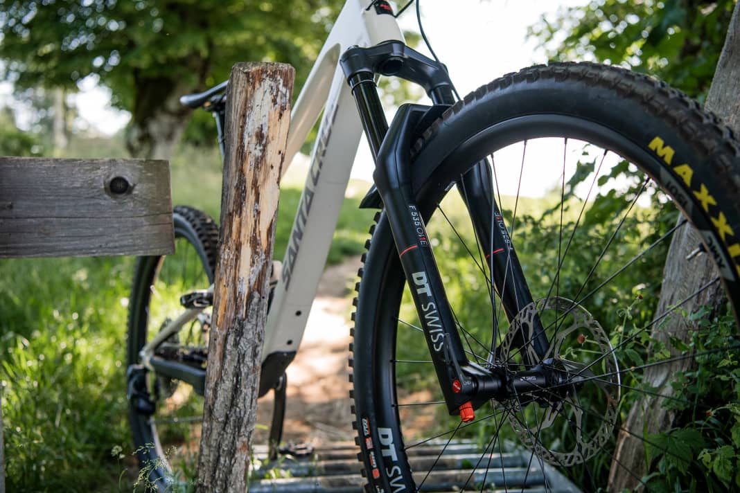 The Swiss company DT Swiss is revising its 535 suspension line-up. Two standard models are also being added.