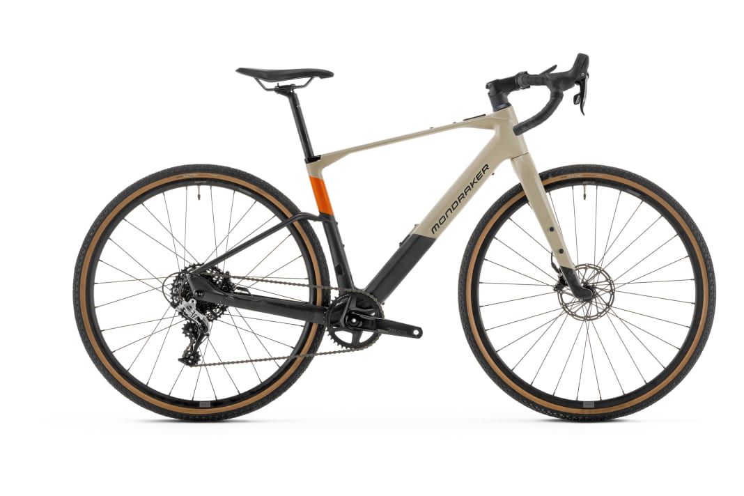 The Dusty R comes with a Steatlh Air carbon rigid fork, SRAM Rival 1x11 drivetrain, MDK-XG1 wheels, Maxxis Rambler EXO 40mm tyres and OnOff components.