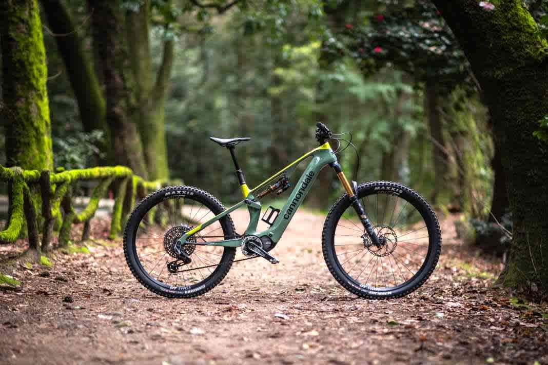 With the Moterra SL, Cannondale presents its own version of the Light E-MTB concept: full EP801 power, 600 watt hours, under 20 kilos.