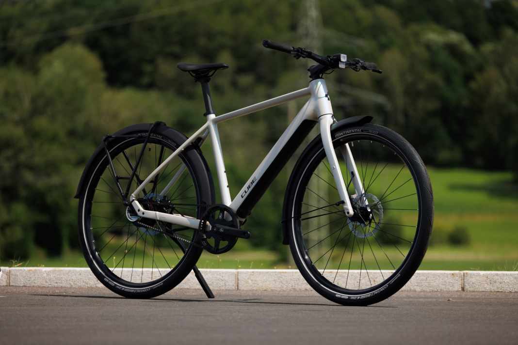 Das Cube Editor Hybrid PRO 360 FE  kostet 1999 Euro und kommt mit Riemenantrieb ohne Gangschaltung.