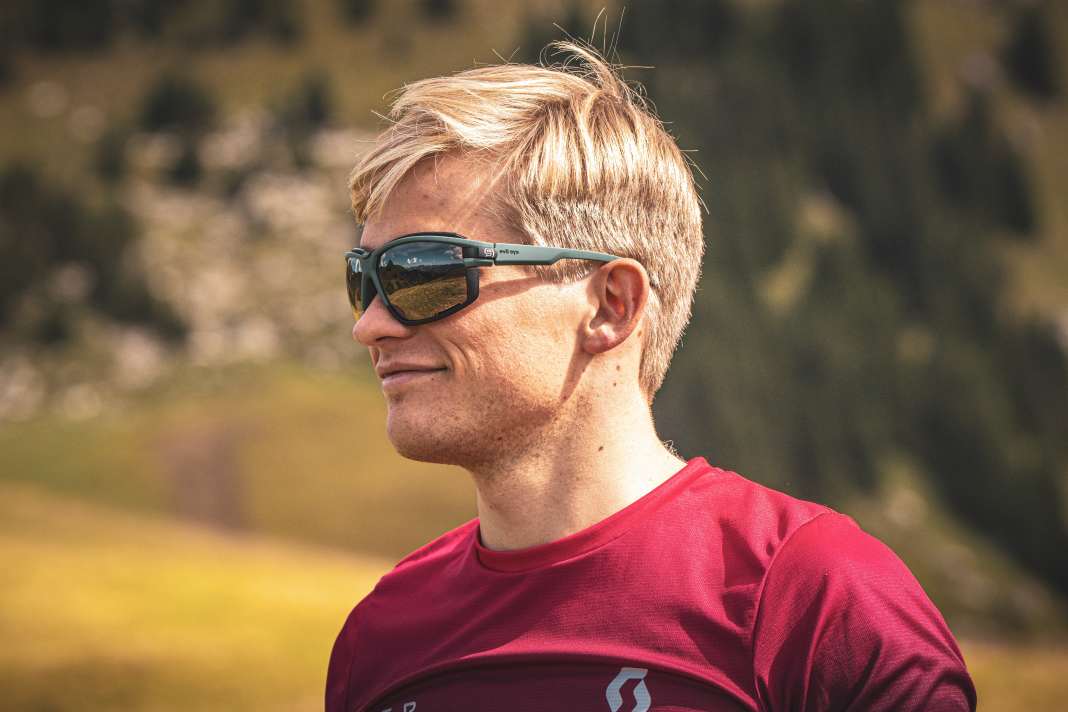 Evil Eye Pathline Air Pro: Outdoor-Sportbrille mit verbesserter Belüftung. Mit zwei Filter-Technologien verfügbar. LST-Filter (kontrastverstärkend): 249 Euro. Vario-Filter (selbsttönend): 329 Euro.