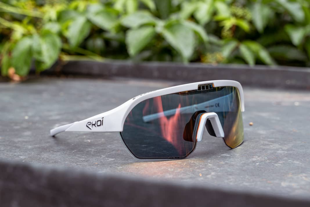 The Ekoi E-Lens is said to adapt to changes in light at lightning speed thanks to its LCD lens