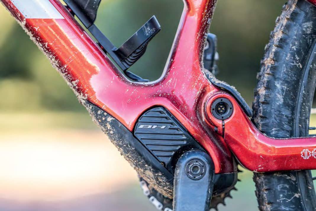 BH Bikes 2EXMAG: Der Underdog der Spanier reiht sich im Power-Ranking der Motoren in diesem Test ganz hinten ein, ist aber dennoch etwas stärker als der Specialized SL 1.1 im Levo SL. Gleichförmiger Motorschub, langer Nachlauf. Angenehm leise, aber Klappern in der Abfahrt.