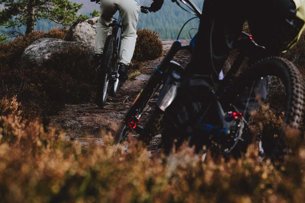 Kaum zu glauben, aber der Herbst steht schon wieder vor der Tür, und damit auch die kalte Jahreszeit. Endura ist vorbereitet und stellt euch mit der MT-500 Serie die perfekten Klamotten für Herbst- und Winter-Rides zur Seite.
