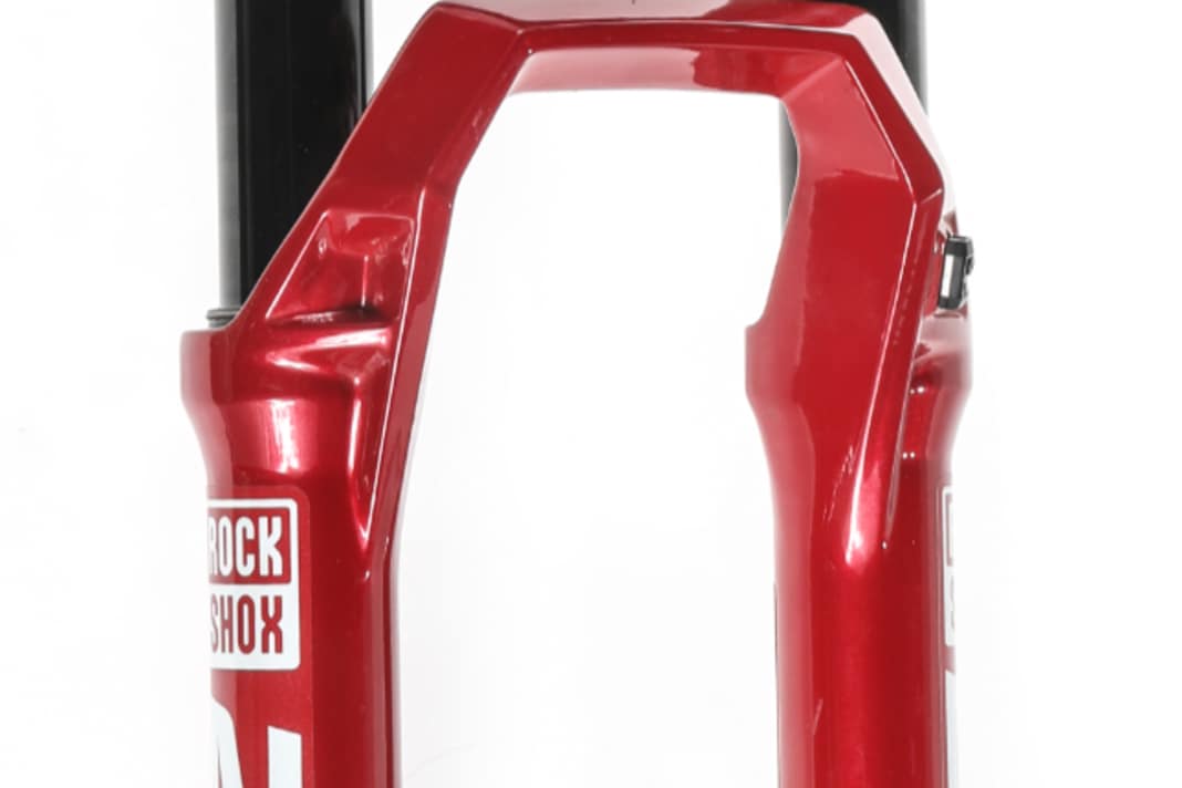 Compared to the Fox 38 and Fox Podium, the Zeb Ultimate costs considerably less at 1249 euros.
