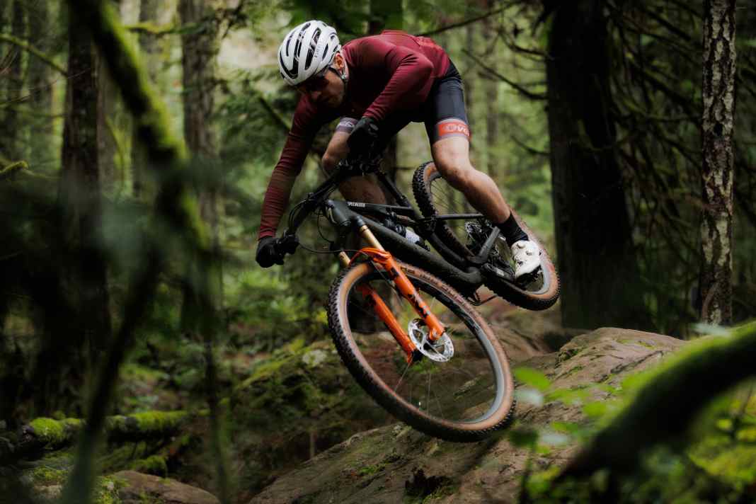 With the Era SL series, Raceface is targeting weight-conscious bikers who still want to leave the brakes open on the downhill.