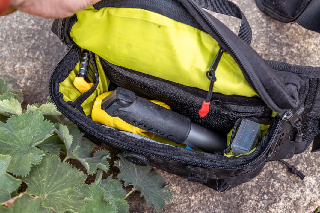 Ein Blick ins Innenfach zeigt: hier hat jemand aufgeräumt.