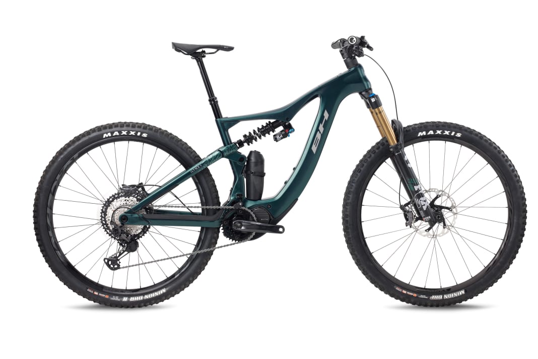 The top enduro bike from BH also features Fox Factory suspension with coil shock. Braking and shifting are handled by Shimano XT parts. The range extender is also included with this model.